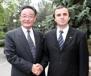 吴邦国会见摩尔多瓦总理塔尔列夫