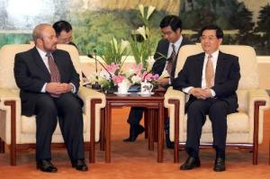 胡锦涛会见阿尔巴尼亚总理纳诺（2004年）