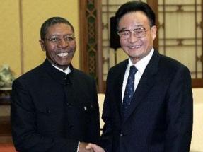 吴邦国会见莱索托首相莫西西利